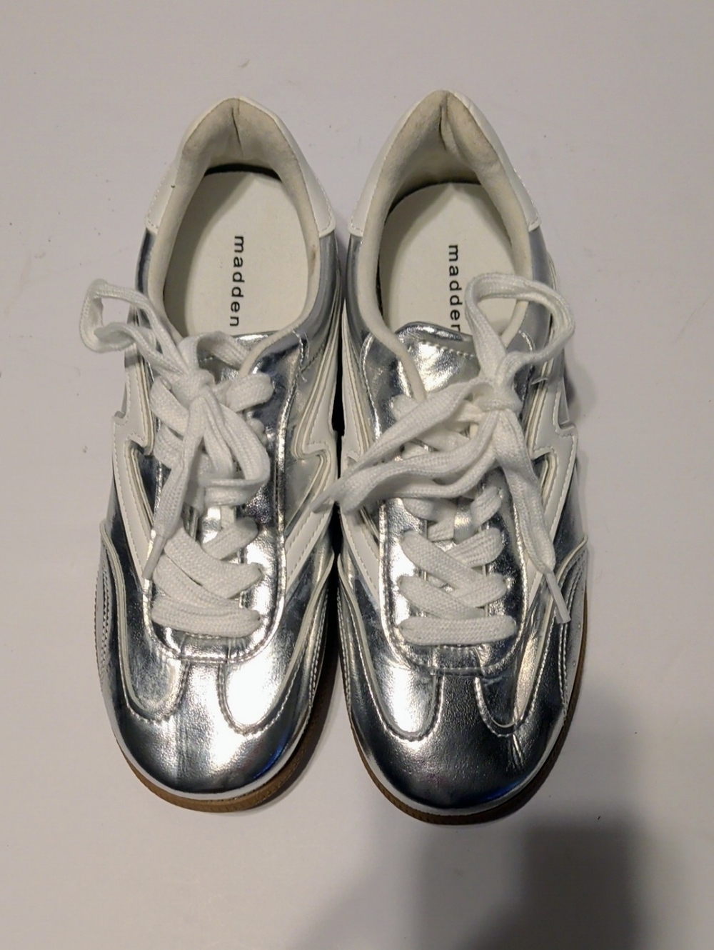 Madden Girl - MKEENAR Sneakers – Silver w/ White Lightning Bolts – Size 5 - NEW!
